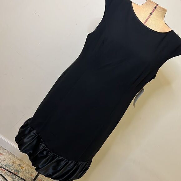 NWT Evan Picone Black Sheath Sleeves Dress with Ruffle Hem - Size 12 - Picture 3 of 14